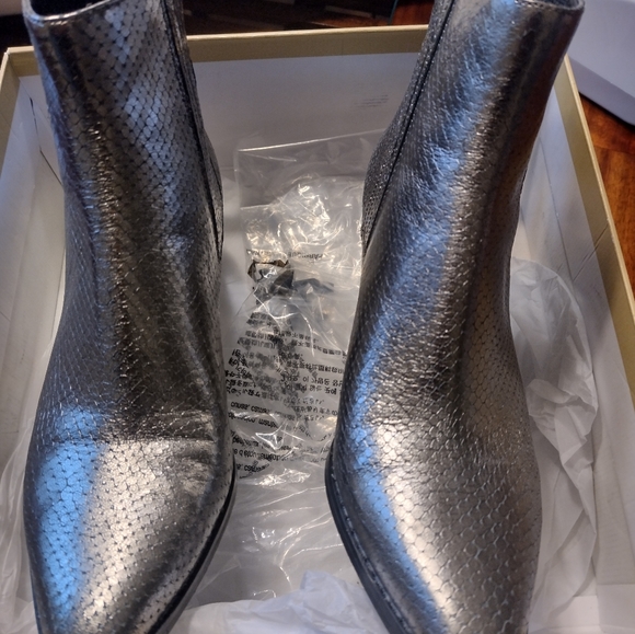 Sinclair Bootie - Picture 2 of 3